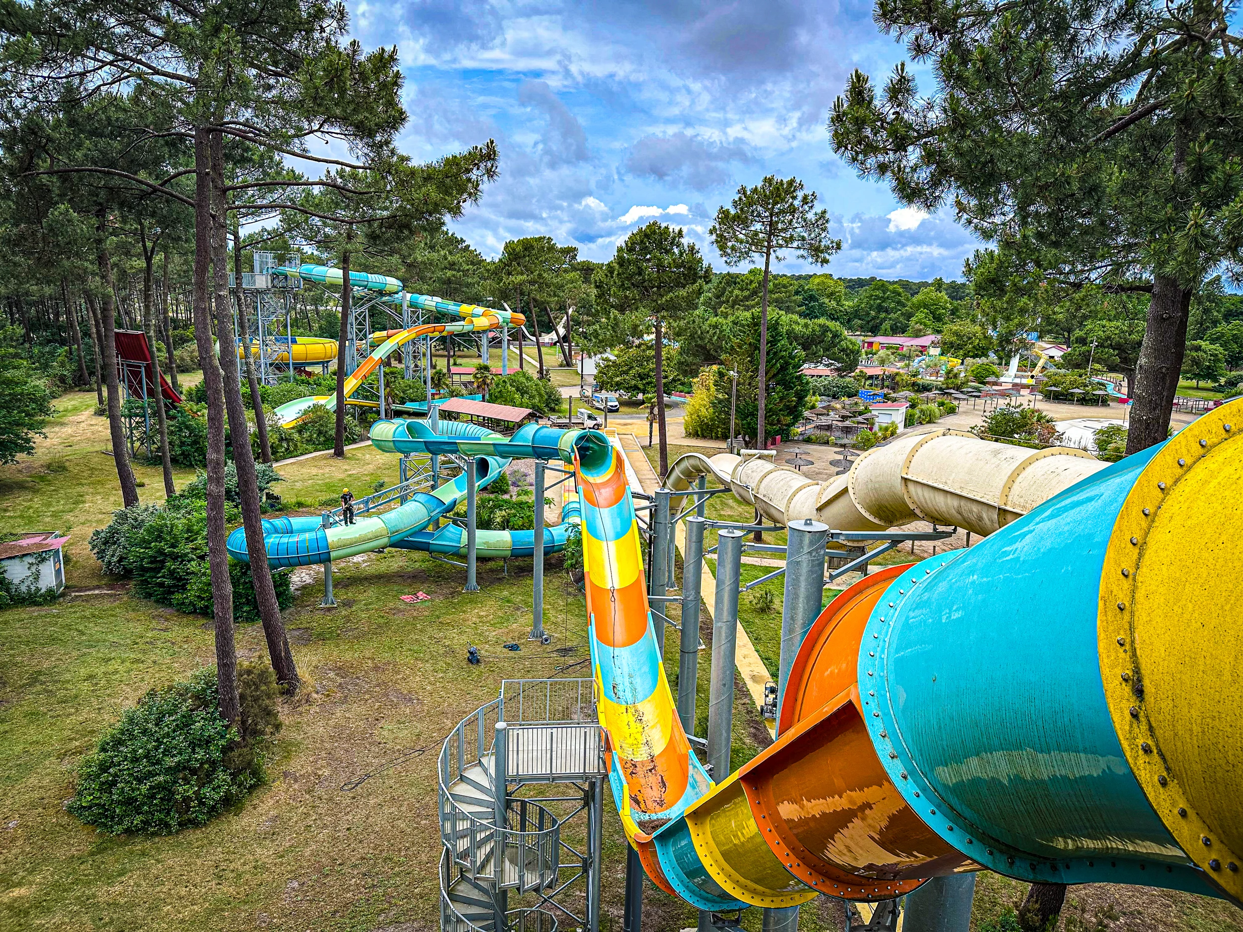 Intervention de cordistes MS Access pour raviver les couleurs chez AQUALAND à Gujan Mestras (industrie) – 2